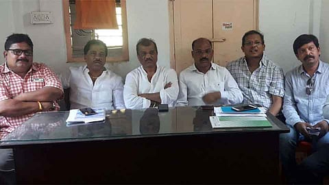 पारंपारिक मच्छिमारांची मुख्यमंत्र्यांशी भेट घडवू