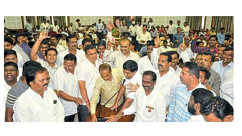 कोल्हापूर प्राधिकरण बैठक सरपंचांनी गुंडाळली