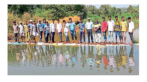 भारजा नदीवर श्रमदानातून दोन बंधारे