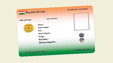 विद्यार्थ्यांच्या आधारकार्डावर अतिरीक्त शिक्षकांचे भवितव्य
