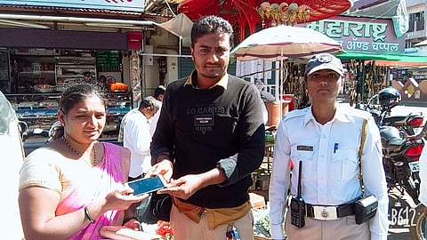 हो...त्याने केले क्षणांत 50 हजार परत