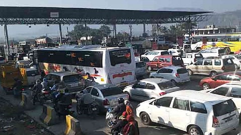 khed shivapur toll plaza protest traffic diversion by saswad 16th feb 2020