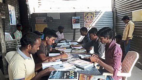 आत्महत्याग्रस्त तिरझड्यातील मुले स्पर्धा परीक्षांच्या वाटेवर