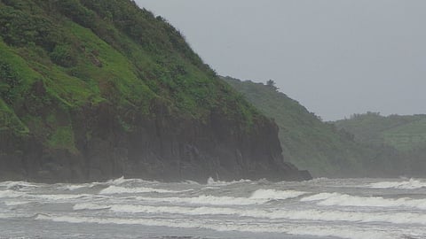 'पूरस्थिती लक्षात घेऊन समुद्र किनारी बांधणार संरक्षण भिंत'