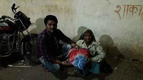 एका फोनवर मिळते निराधारांना ऊब