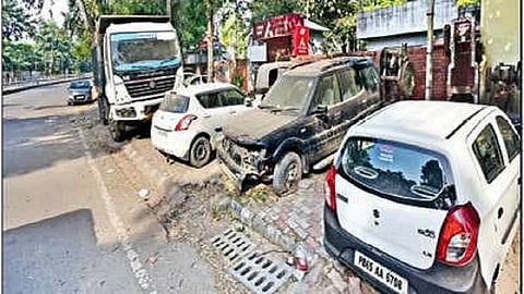 over 350 vehicles are standing without owners in Nagpur