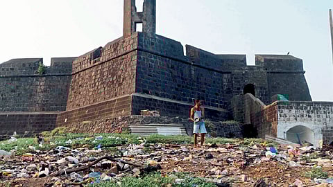 ऐतिहासिक वारशाची रया गेली