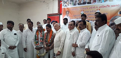 माढ्यात भाजपला खिंडार ; साठे पिता-पुत्रांची घरवापसी