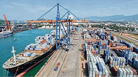 जेएनपीटीला शंभर कोटींचा फटका? विम्यामुळे भरपाई मिळणार; पाहणी अभ्यासनंतरही अधिकृत नुकसानीचा अंदाज नाही