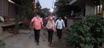 रूढी परंपरांना छेद देत लहान मुलीने पित्याच्या पार्थिवाला दिला अग्नीडाग