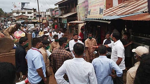 Disputes Between Officers And Vendors In Ajara Kolhapur Marathi News