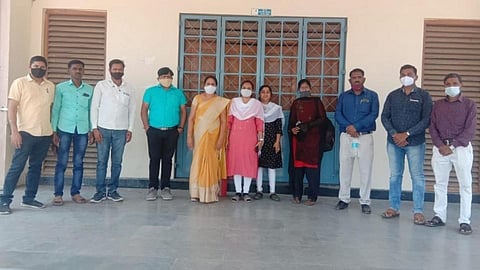 A case has been registered against eight to nine persons for obstructing government work at Shevgaon tehsil office.jpg