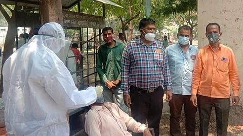 A rapid antigen test was carried out on the traders in the vegetable market in Sonai.jpg