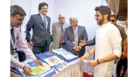 जे. डब्ल्यू. मेरीएट - ‘मराठा चेंबर’ने आयोजित केलेल्या ‘इंटरनॅशनल बिझनेस समीट’मधील स्टॉलला आदित्य ठाकरे यांनी भेट दिली.