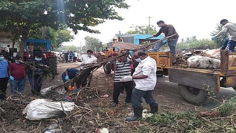 Akiwat gaon find their own way from flood