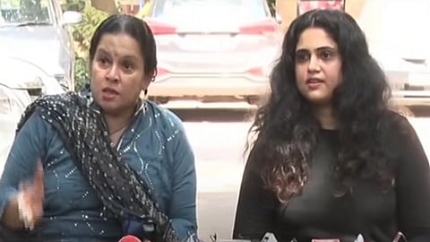 Anvay-Naik-Daughter-Wife