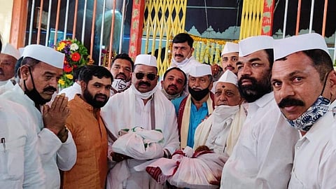 Auction at Bhandara festival in Moshi Nageshwar Maharaj.jpg