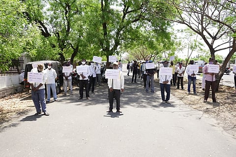 कर्जाच्या हफ्त्यास डिसेंबरपर्यंत मुदतवाढ द्यावी; बारामतीतील रिक्षाचालकांची मागणी