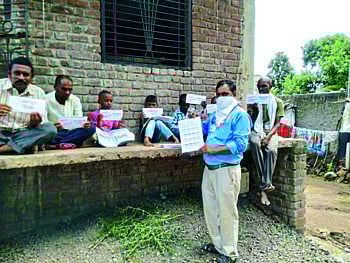 शाळाबंदीवर प्रेरणादायी तोडगा; विद्यार्थ्यांना मिळतेय ‘पाकिटातून शिक्षण'