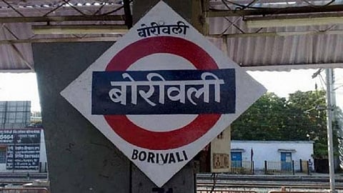 त्याने मारला मोबाईल म्हणून तिनेही घेतली ट्रेनमधून उडी आणि...