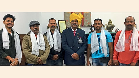 गंगटोक, सिक्कीम - राज्यपाल श्रीनिवास पाटील यांच्यासह सांगवीतील बुलेटवीर.