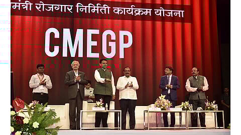 रोजगार मागणारे नाही तर रोजगार देणारे व्हा- मुख्यमंत्री