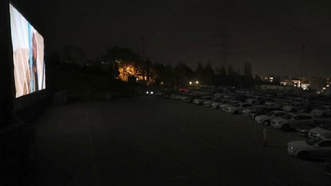 लॉकडाउननंतर या देशात सुरू झाली थिएटर्स; पण अशी!