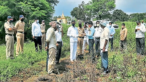 पीक नुकसानीच्या पाहणीसाठी गृहराज्यमंत्री थेट बांधावर!