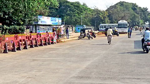 बोपोडी - सह्याद्री हॉस्पिटलजवळ रस्त्याच्या डाव्या बाजूला बोपोडी मेट्रो स्थानक उभारण्यात येणार आहे.