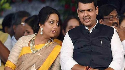 जेंव्हा देवेंद्र फडणवीस अमृता फडणवीसांच्या पगाराबद्दल बोलतात...