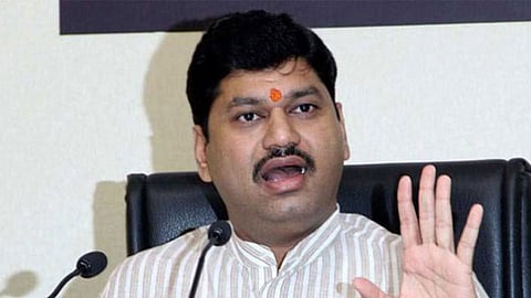 Dhananjay Munde attack on Government for convertin forts into hotels