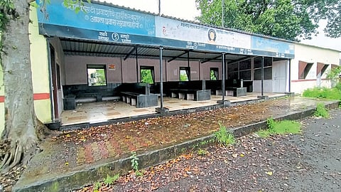 ढेबेवाडी बस स्थानकात कचऱ्याचे साम्राज्य; महामंडळाचे साफसफाईकडे दुर्लक्ष