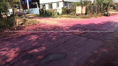 आधी हिरवा पाऊस, आता गुलाबी रस्ते ; नागरिक भयभीत..