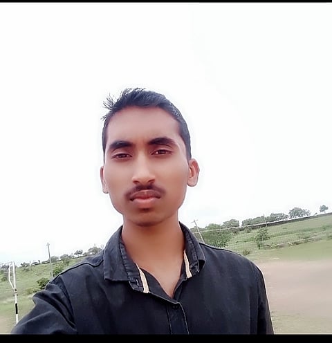 Dudhe