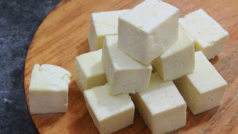 5000 kg stock of adulterated paneer brought from Karnataka seized police pune