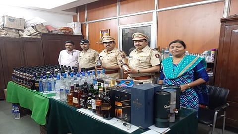 बनावट स्कॉच विक्रेत्यांवर अबकारी विभागाची कारवाई, 22 लाखांचा मुद्देमाल जप्त
