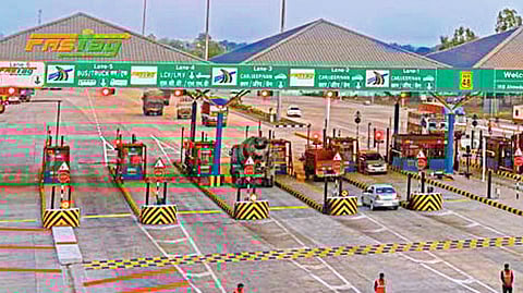 राष्ट्रीय महामार्ग प्राधिकरणाच्या टोल नाक्यांवर 'फास्टटॅग'ची अंमलबजावणी या पद्धतीने होत आहे. मात्र, त्यापासून राज्य रस्ते विकास महामंडळ अद्याप दूर आहे.