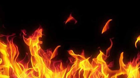 घराला आग