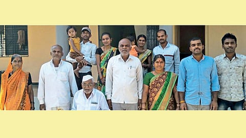 माळीवाडगाव, जि. अौरंगाबाद येथील एकत्रित गवळी कुटुंबीय.