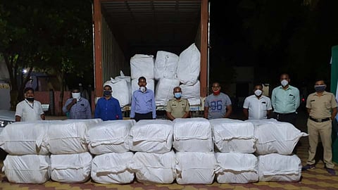 टेम्पोमध्ये होता २२ लाखांचा गुटखा; मग पोलिसांनी...