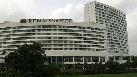 राष्ट्रवादीच्या बसमध्ये अनेक आमदार; पण धनंजय मुंडे...