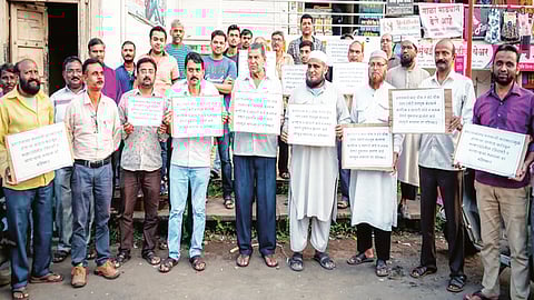 Satara merchants protest against one way traffic