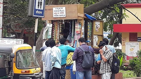 नको मारू रे... पिचकारी; चौका-चौकात त्यांचा त्रास!