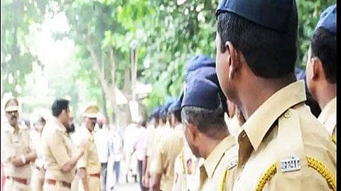 police security outside of nahsik MNS office