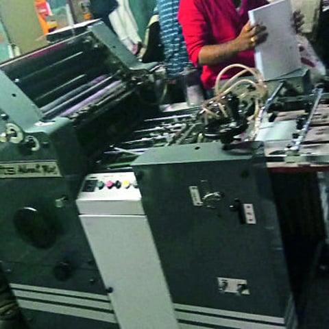 प्रिटिंग प्रेसची चाके थांबल्याने जीवनच 'लॉकडाउन'