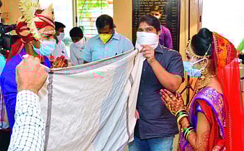 आमदार झाले पालक...अन् तहसिलदार, प्रांताधिकारांनी धरला अंतरपाठ !