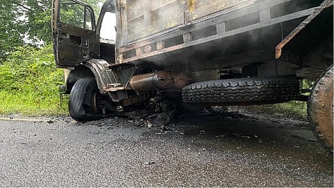 जव्हारमध्ये ट्रक-दुचाकीचा भीषण अपघात, दुचाकीस्वार जळून खाक