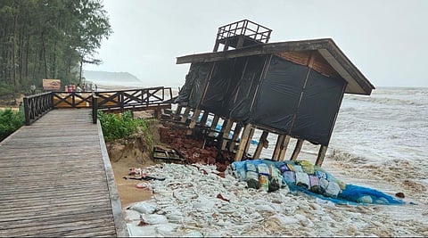 Damage to the project due to the impact of the waves in vengurla