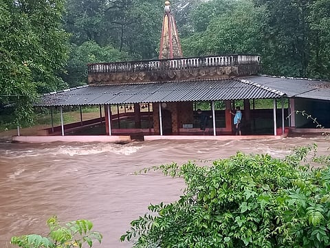 heavy rain in konkan sindhudurg