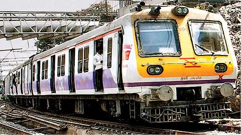 'या' महिन्यात मुंबईत उपनगरी रेल्वेगाड्या धावण्याची शक्यता